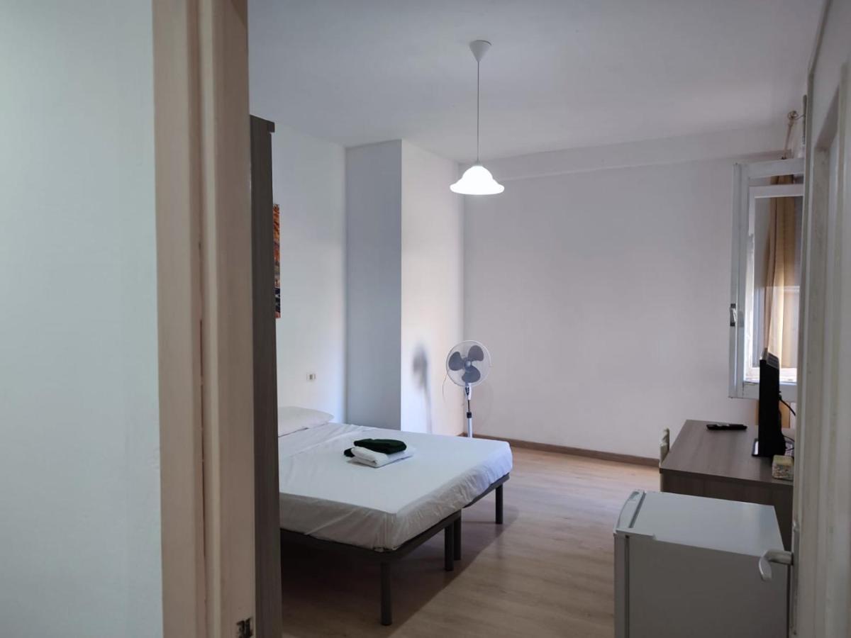 Rooms For Rent 67 サッサリ エクステリア 写真